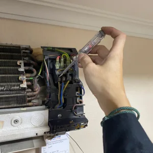 Foto Teknisi Service AC